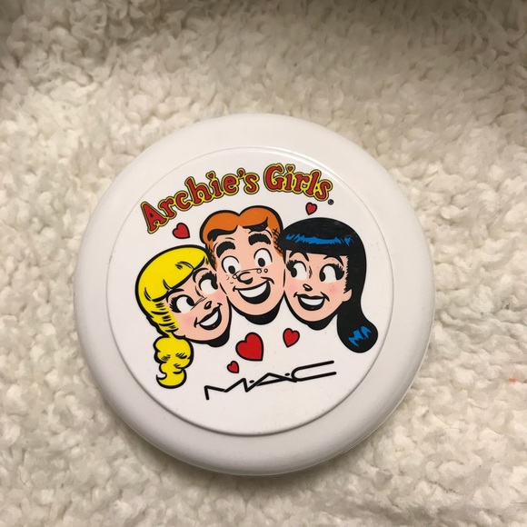 MAC Archie’s Girls face powder - Picture 2 of 2